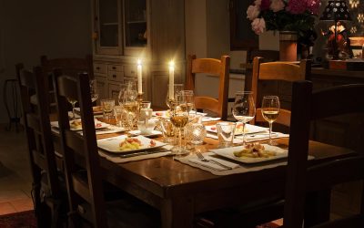 avondmaaltijd_table-room-furniture-restaurant-rehearsal-dinner-dining-room-1615804-pxhere